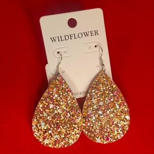 Teardrop style Glitter Earrings NWT ✨️